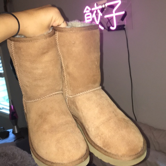 UGGS - Picture 6 of 8